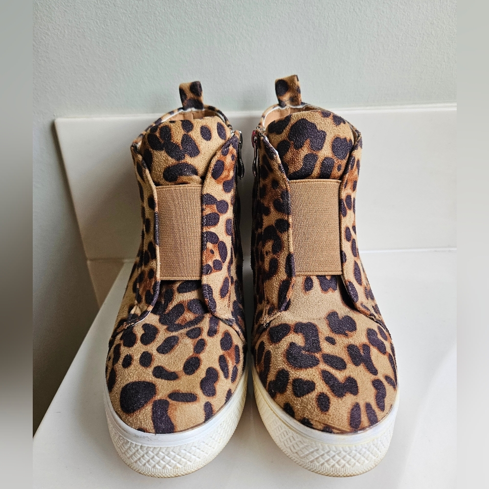 Shoes - Picture 2 of 5